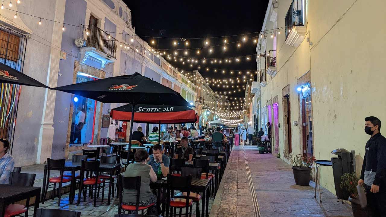 Dining at night on Calle 59