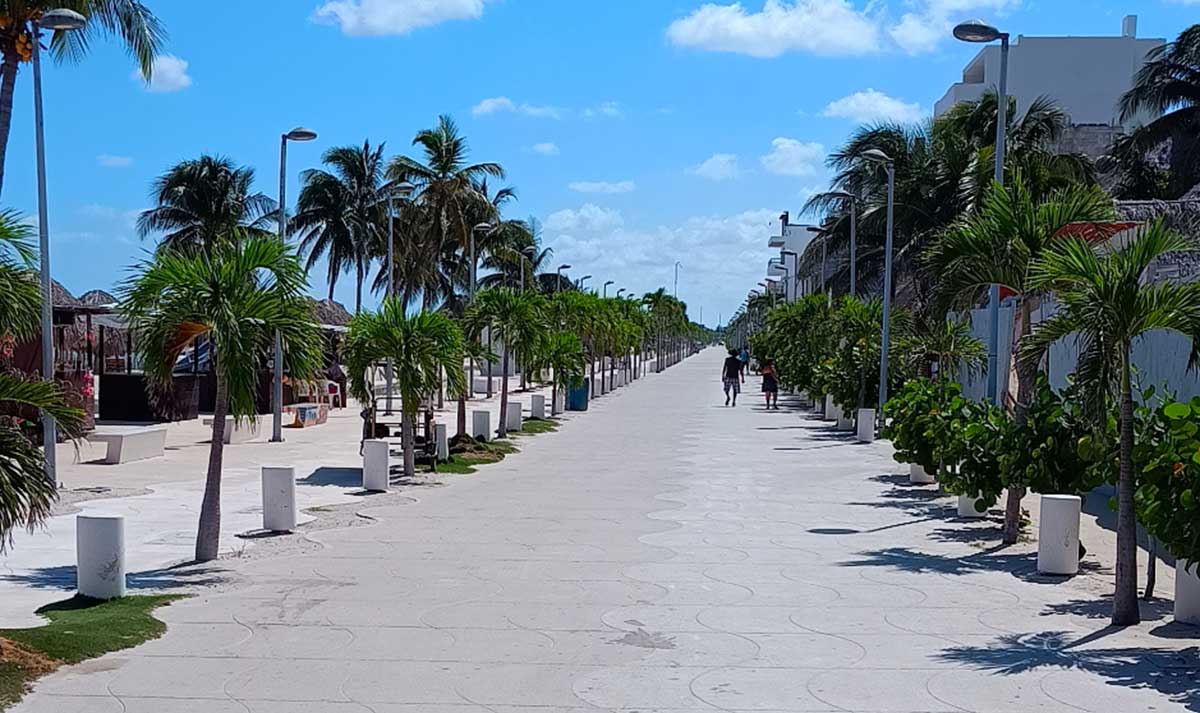 Things to do in Progreso walking along the Malecon