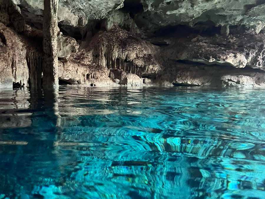 Cenote Xbatun underground cave